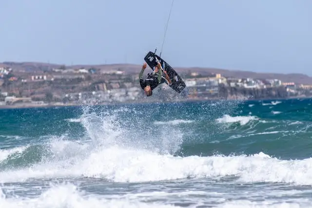 Que hacer en gran canaria. Actividades. Surfista en Maspalomas